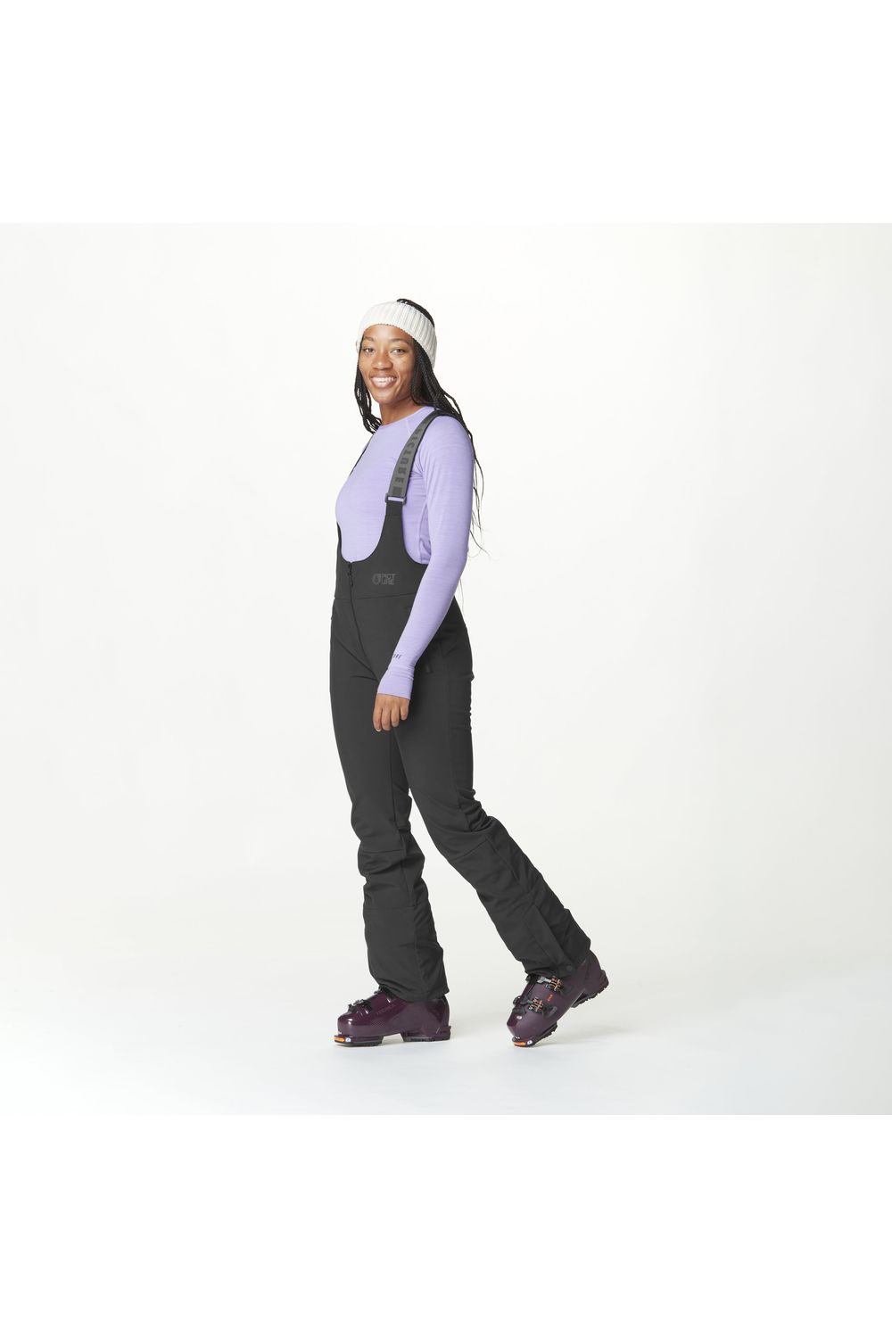 Picture Eyeri Bib Snow Pants Black from the front side on a model